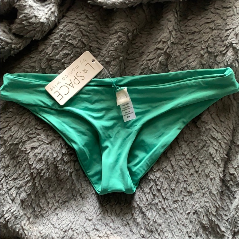 L Space Green bikini bottoms 😍
